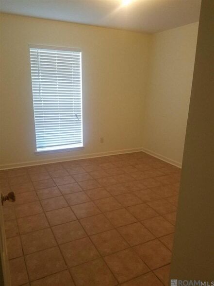 Building Photo - 16242 E Ridgewood Dr
