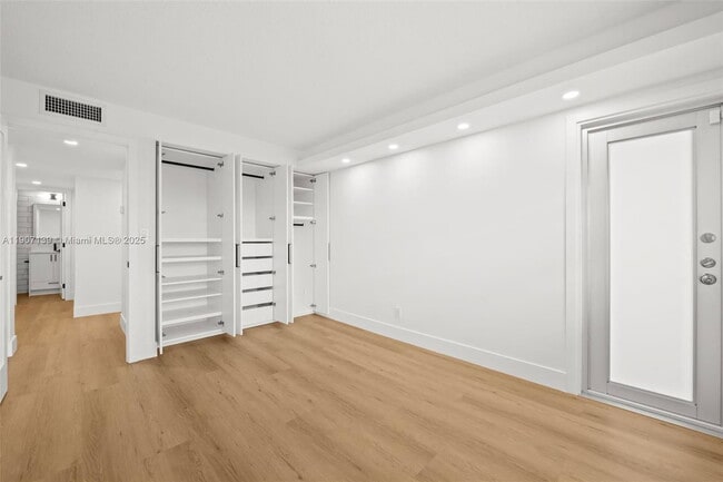 Building Photo - 8107 SW 72nd Ave