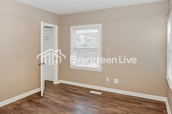 Building Photo - 1501 Tower St SE