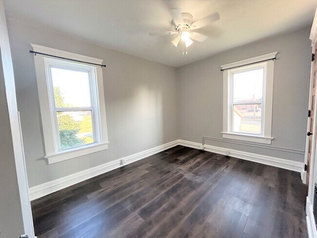 Building Photo - 217-217 S 9th St