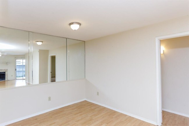 Building Photo - 9797 Leawood Blvd