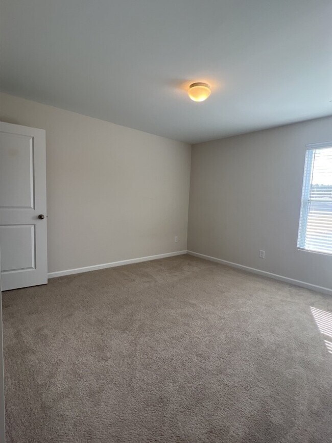 Building Photo - 509 Purple Finch Rd