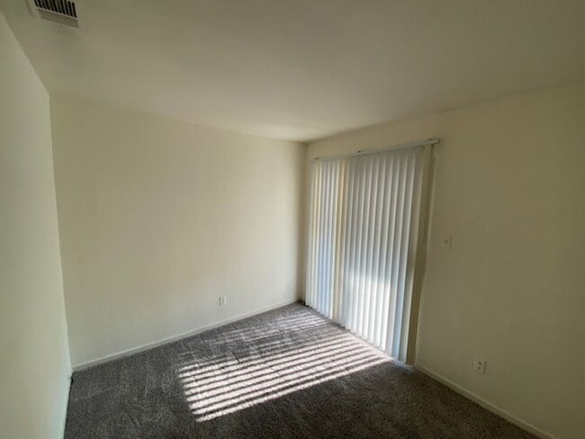 Building Photo - 3142 Garfield Ave