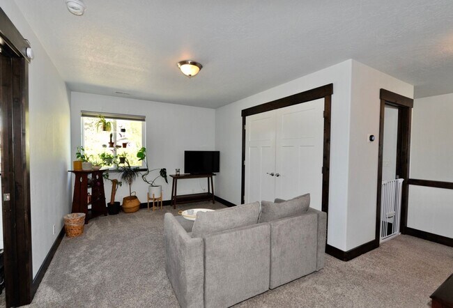 Building Photo - Canfield Mountain 3 bed 2.5 bath with loft...