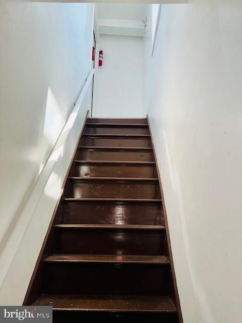 Building Photo - 240 W Glenwood Ave