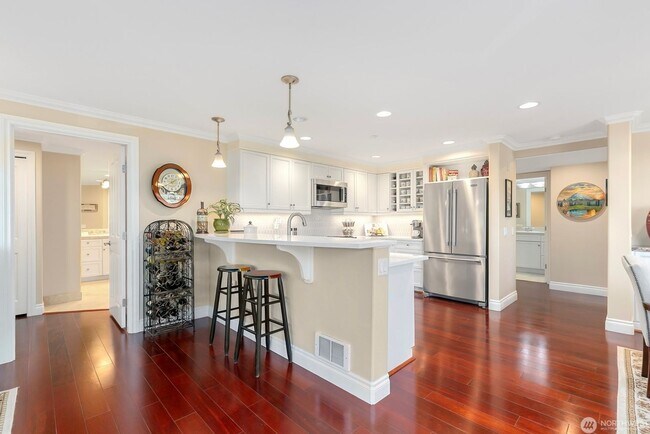 Building Photo - Luxury spacious unit with partial downtown view in Magnolia