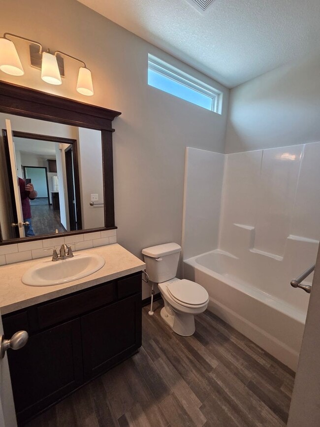 Building Photo - 1553 N Aster Cir