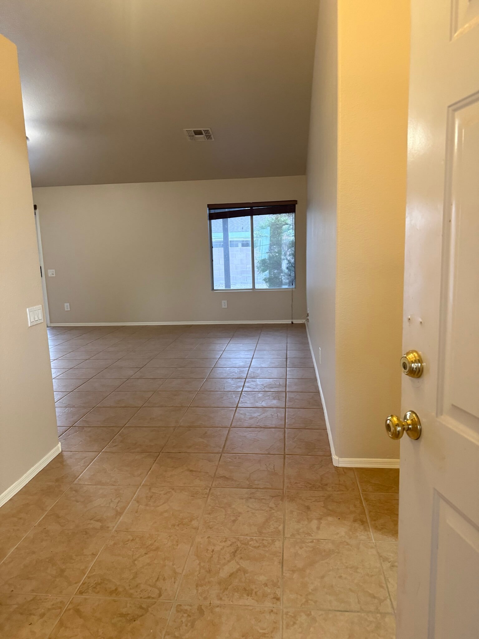 Building Photo - 2601 W Camino del Medrano
