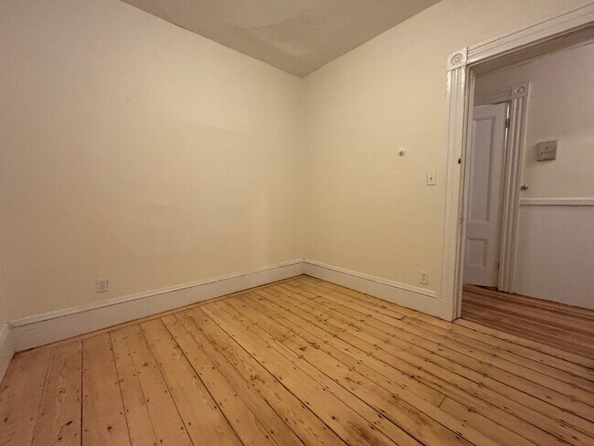 Building Photo - 53 Joy St