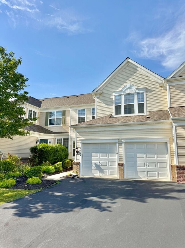 Building Photo - THREE BEDROOM/2.5 BATH TOWNHOME located in PARKLAND School District!