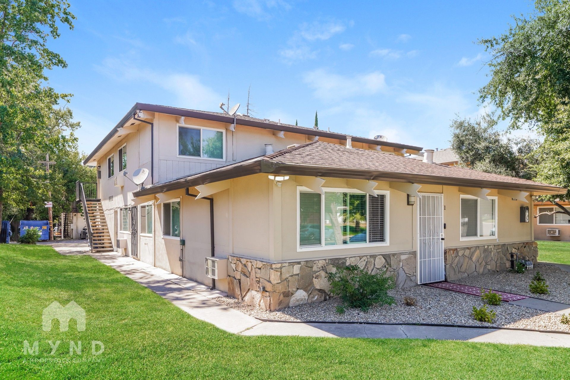 Building Photo - 905 Carro Dr