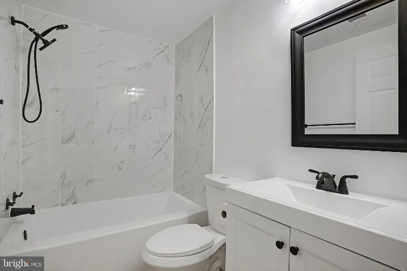 Building Photo - 19804 Larentia Dr