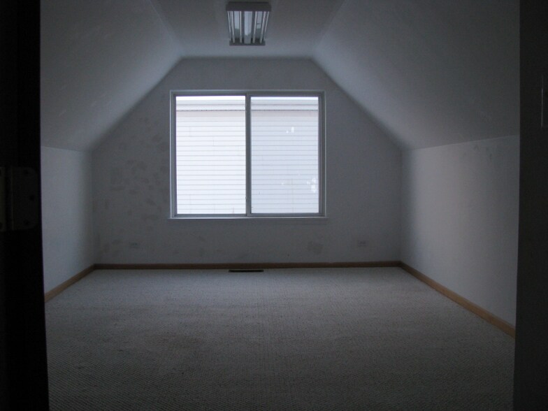Building Photo - 357 Waterbury Dr