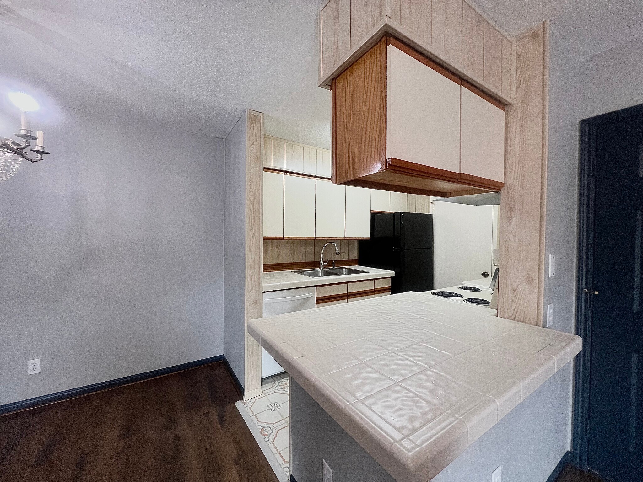 Kitchen - 9550 Deering Dr