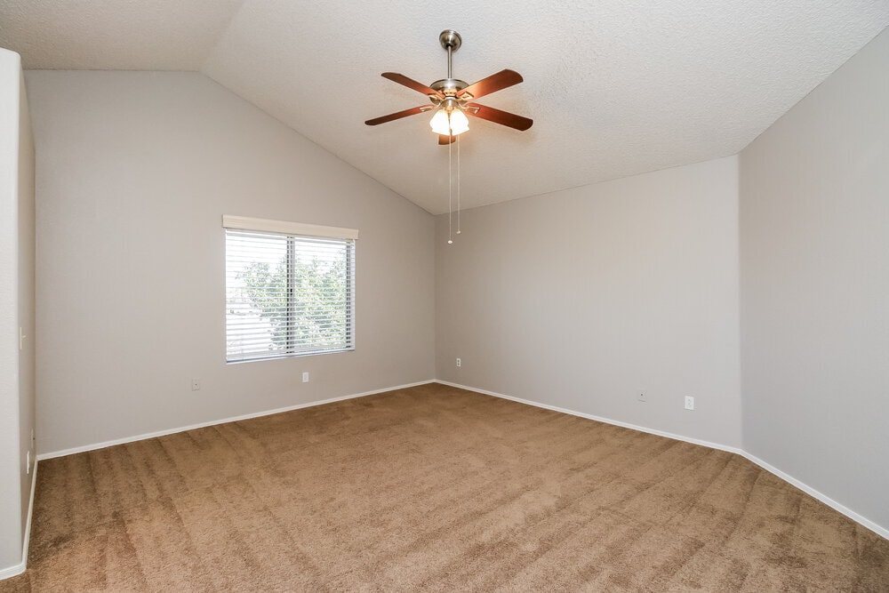 Building Photo - 441 S Maple