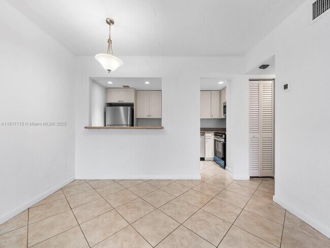 Building Photo - 14034 SW 90th Ave