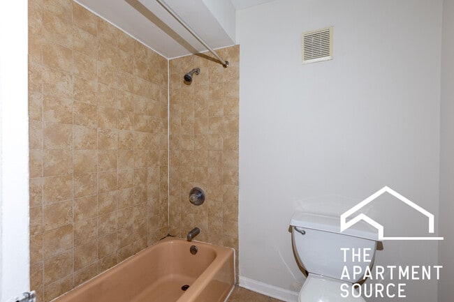 Building Photo - 5847 N Winthrop Ave