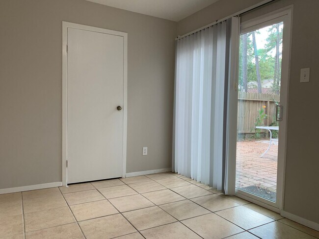 Building Photo - Great Floor Plan