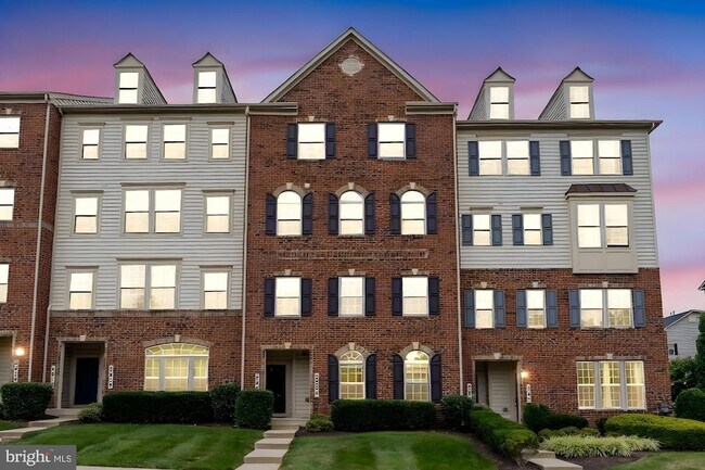 Building Photo - 5822 Oakdale Vlg Rd