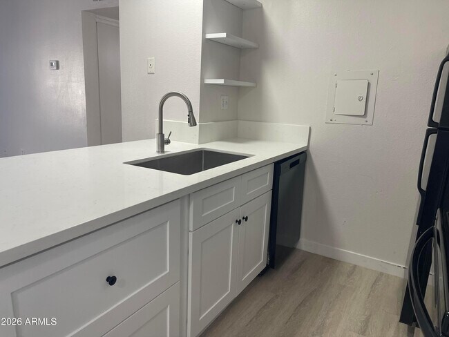 Building Photo - 8055 E Thomas Rd