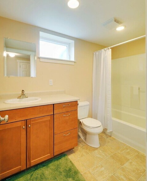 Building Photo - Remodeled Wedgewood Home!