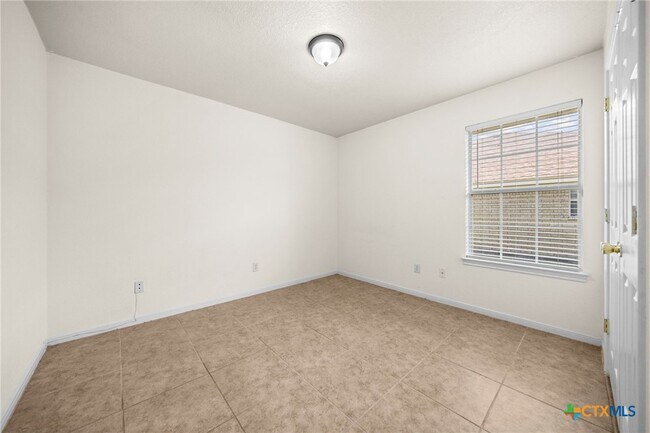 Building Photo - 3001 Bachelor Button Blvd