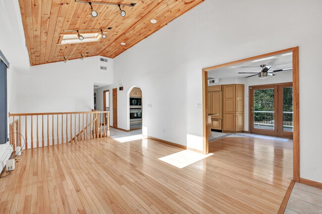 Building Photo - 21 Greenbriar Rd