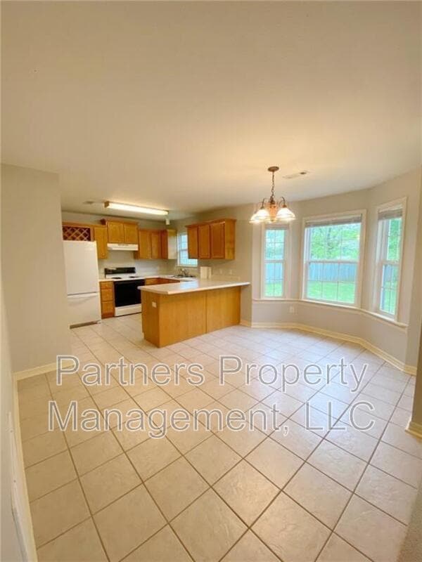 Building Photo - 1633 S Tally Ho Dr