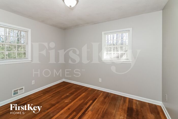 Building Photo - 1150 Rochelle Dr