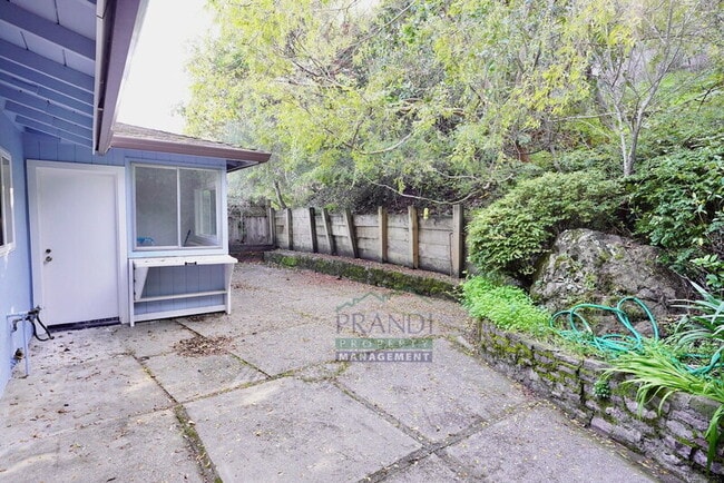 Building Photo - 2309 Fifth Ave