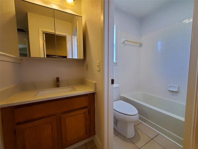 Building Photo - 505 Greenlawn Blvd
