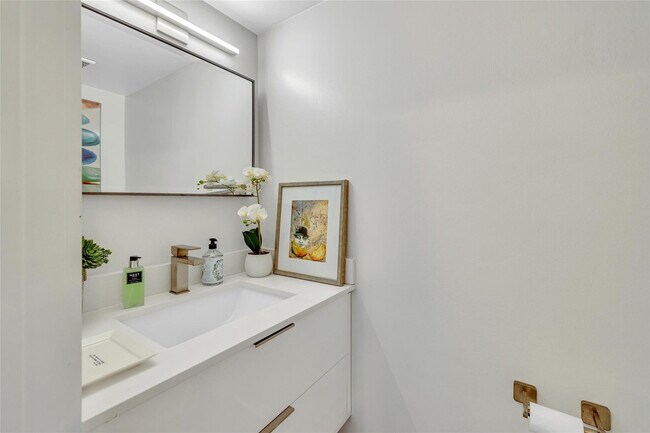 Building Photo - 1991 NE 15th Ave