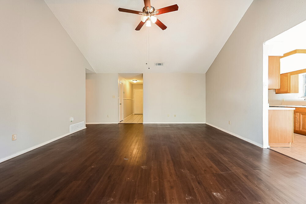 Building Photo - 6217 Cool Springs Dr