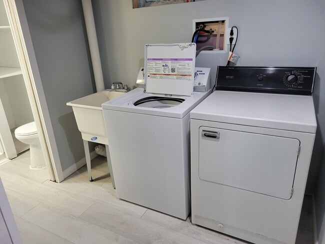 Building Photo - 3711 Hunter Ave