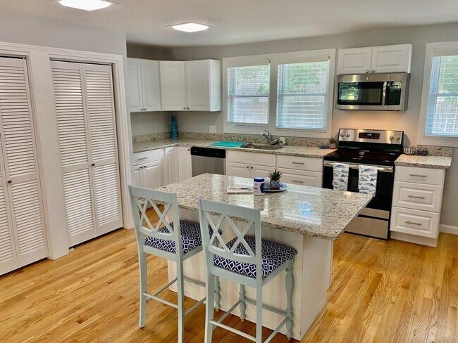 Building Photo - 1164 State Rd