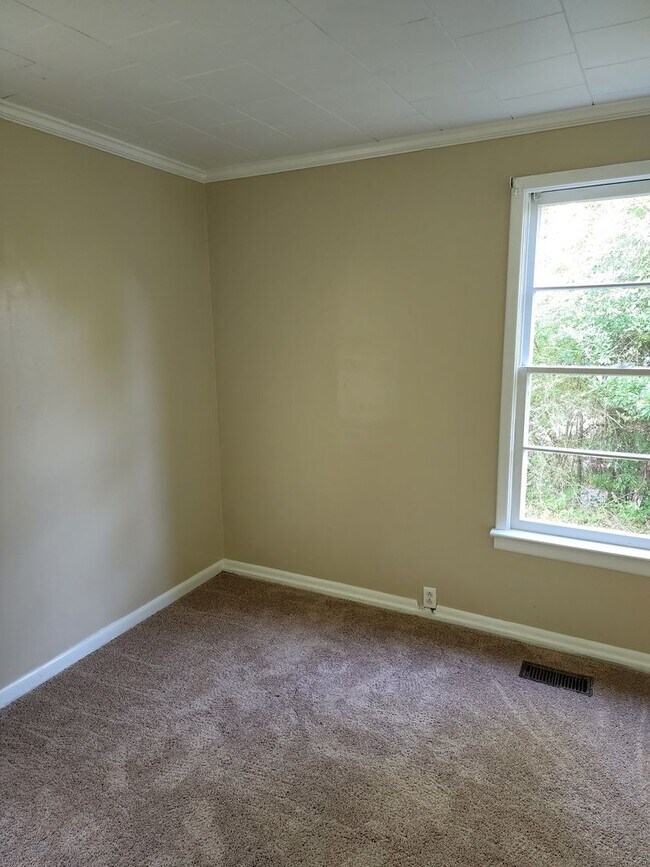 Building Photo - BELOW MARKET RENT!