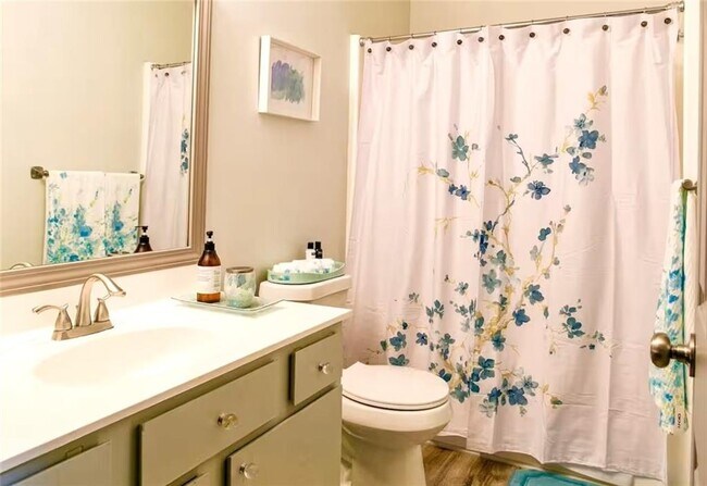 Building Photo - 106 NW Park St