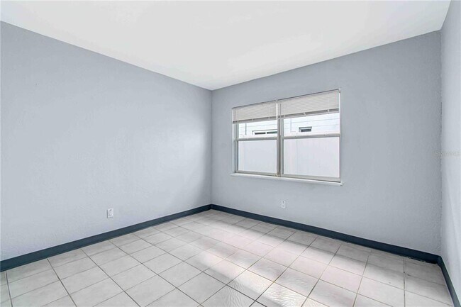 Building Photo - 140 112th Ave N