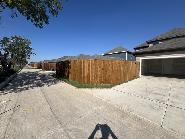 Building Photo - 2944 Brittlebush Dr