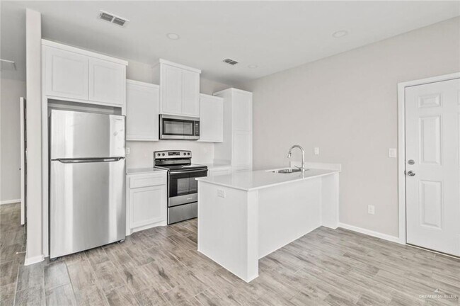 Building Photo - 11 Shavano Dr