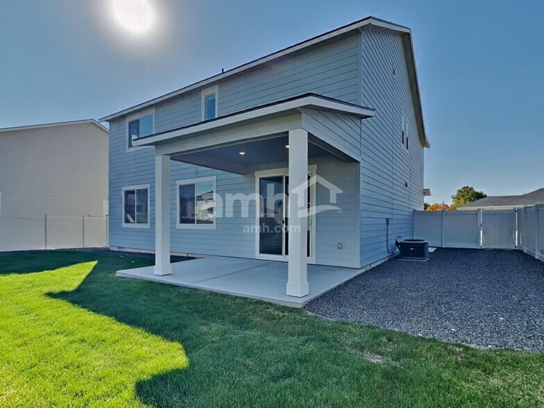 Building Photo - 3087 N Vigo Ave