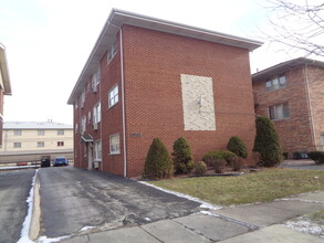 Building Photo - 10533 Parkside Ave