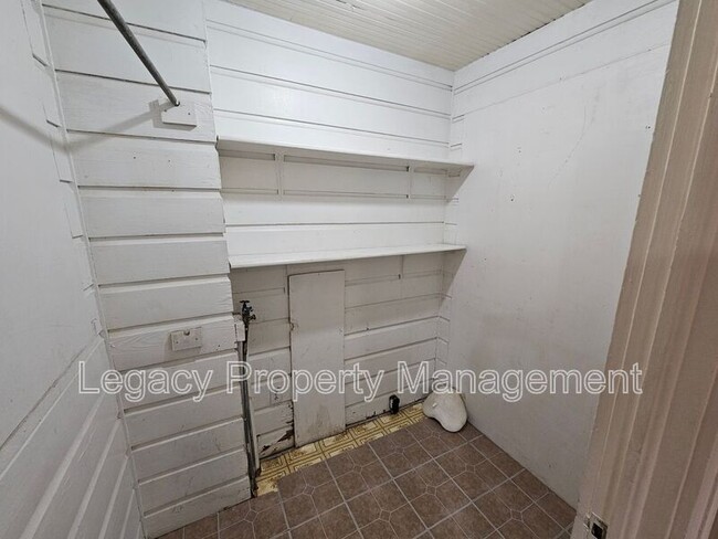 Building Photo - 1338 Rayon St