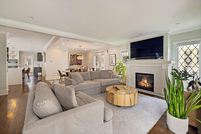 Building Photo - 4445 N Frederick Ave