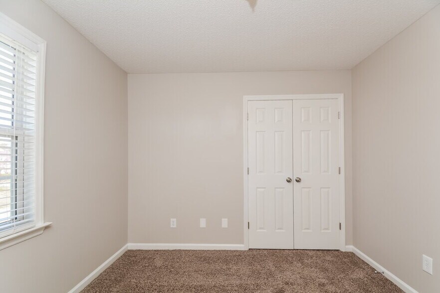 Building Photo - 313 Alder Ln