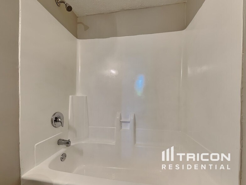 Building Photo - 3946 McGill Dr