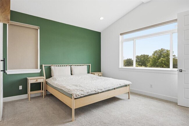 Building Photo - 1108 Chapote Ter