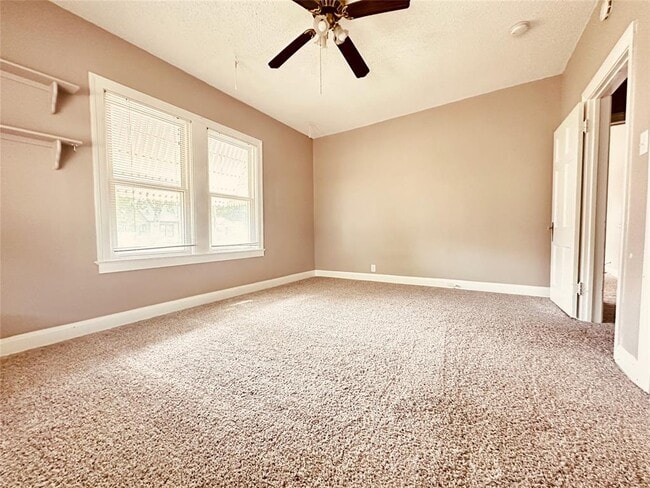 Building Photo - 916 E 37th St