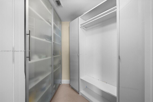 Building Photo - 20000 E Country Club Dr