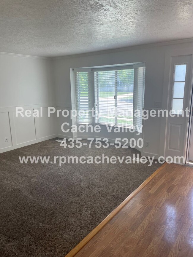 Building Photo - A Pet Friendly 4 Bed, 3 Bath House in Nort...